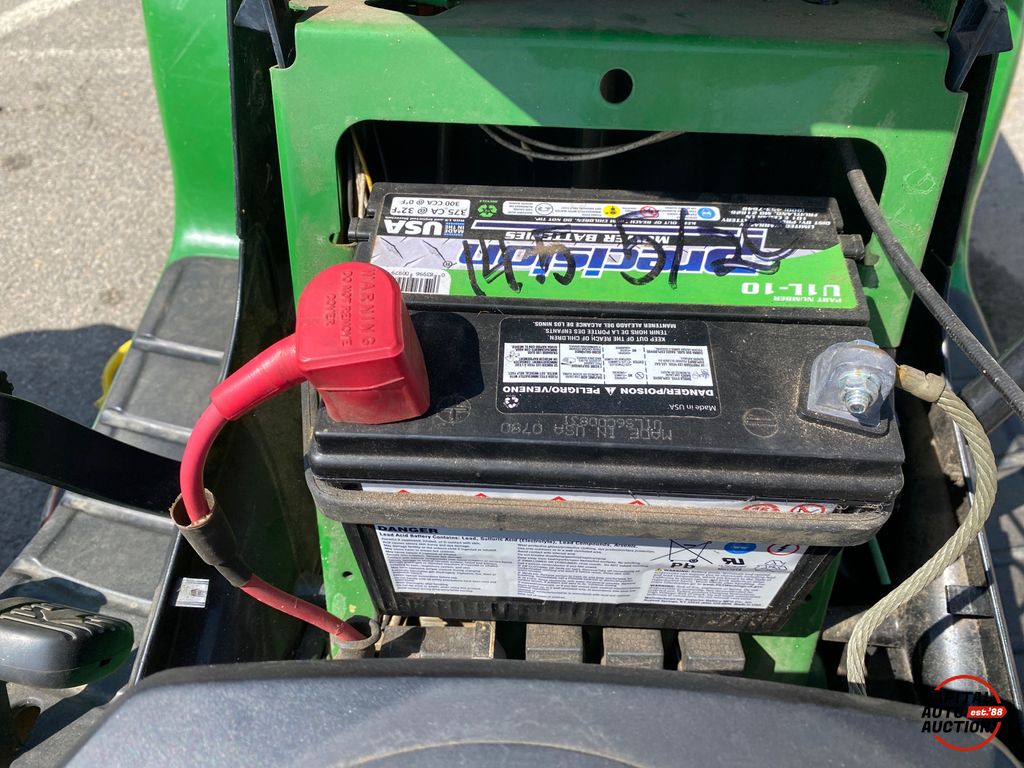 John Deere Riding Mower 15