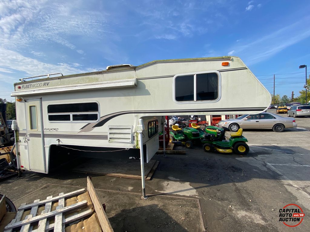 2002 fleetwood rv Elkhorn 19