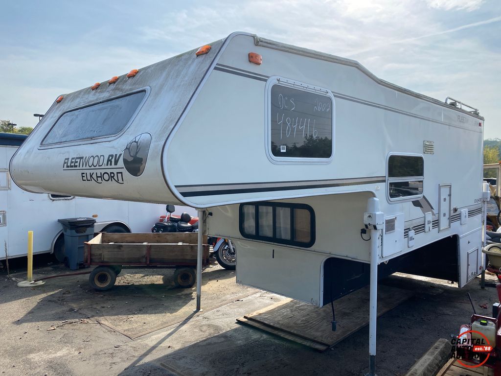 2002 fleetwood rv Elkhorn 1