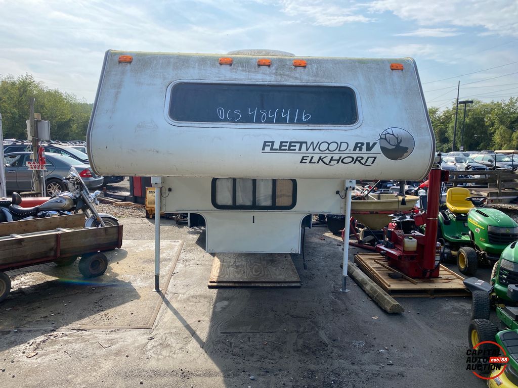 2002 fleetwood rv Elkhorn 4