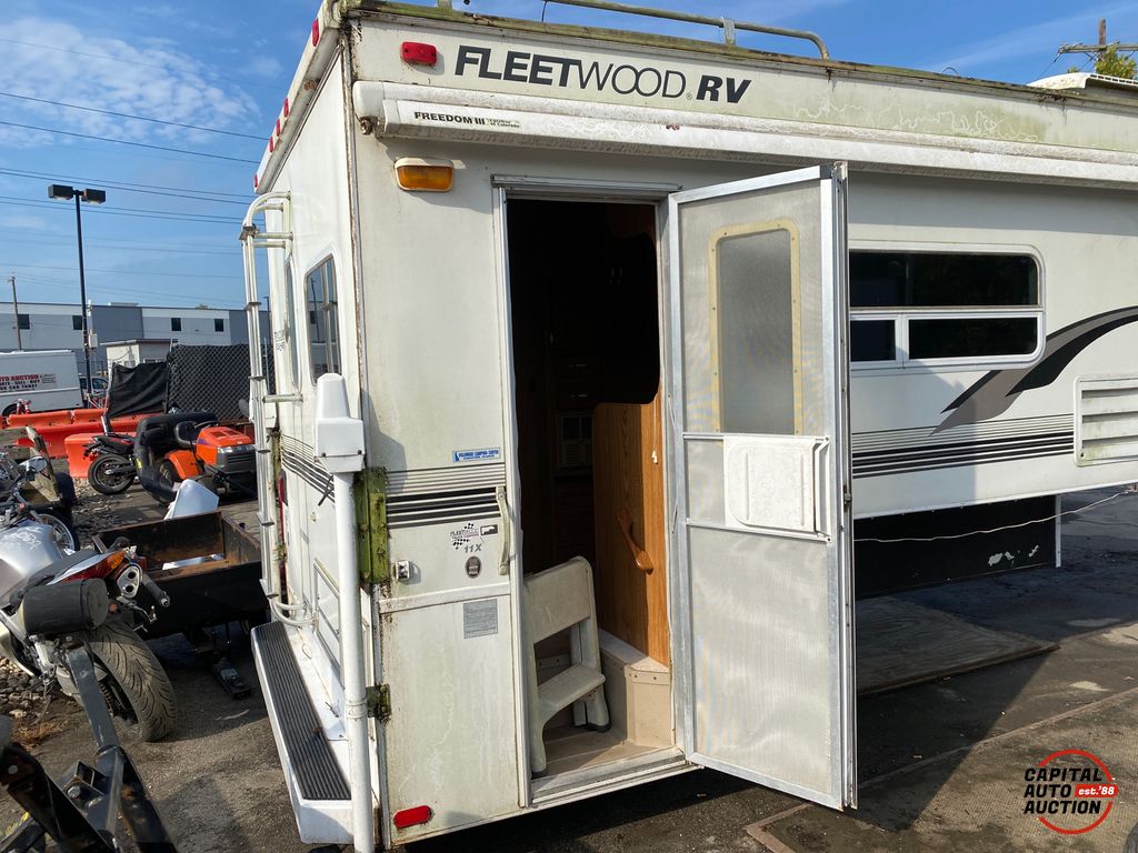 2002 fleetwood rv Elkhorn 11
