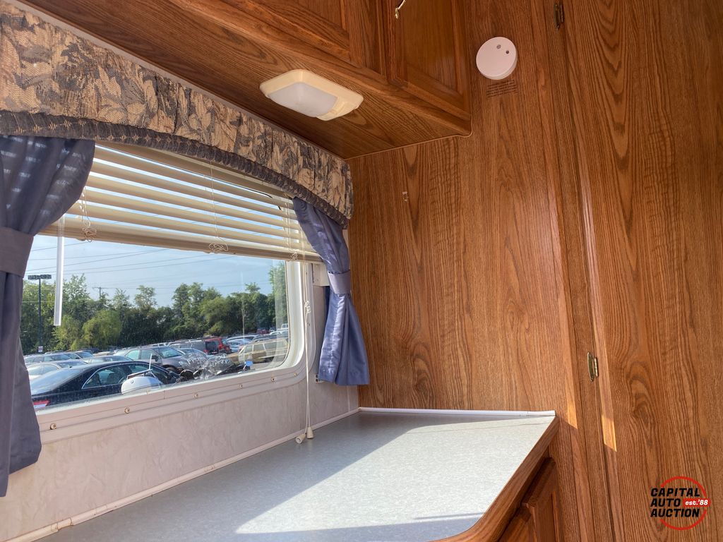 2002 fleetwood rv Elkhorn 12