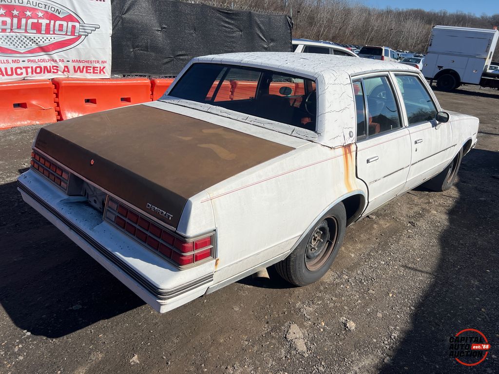 1983 Pontiac Bonneville 3