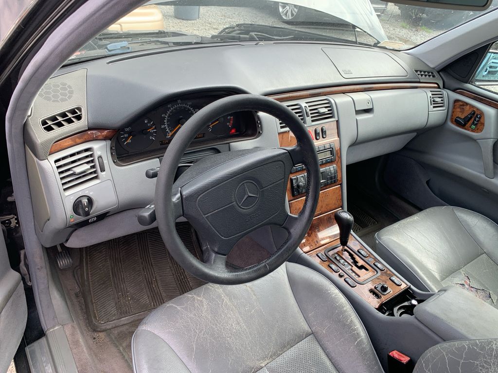 1999 Mercedes-Benz E-Class 10