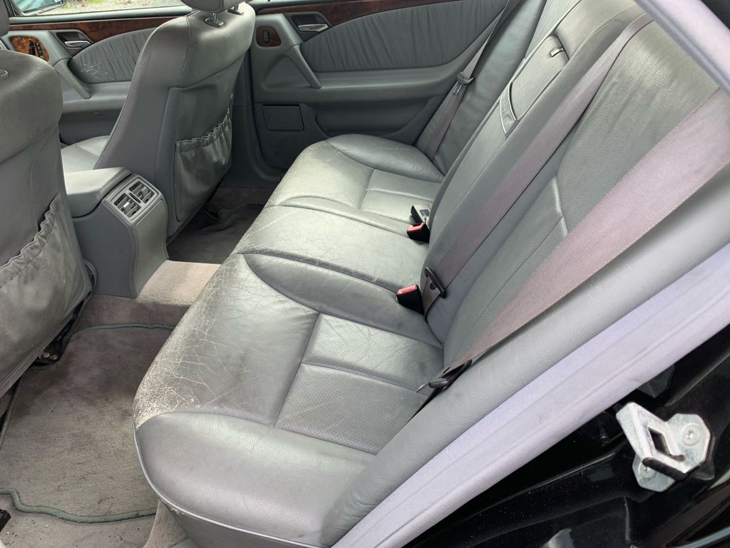 1999 Mercedes-Benz E-Class 8