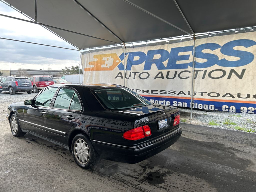 1999 Mercedes-Benz E-Class 2