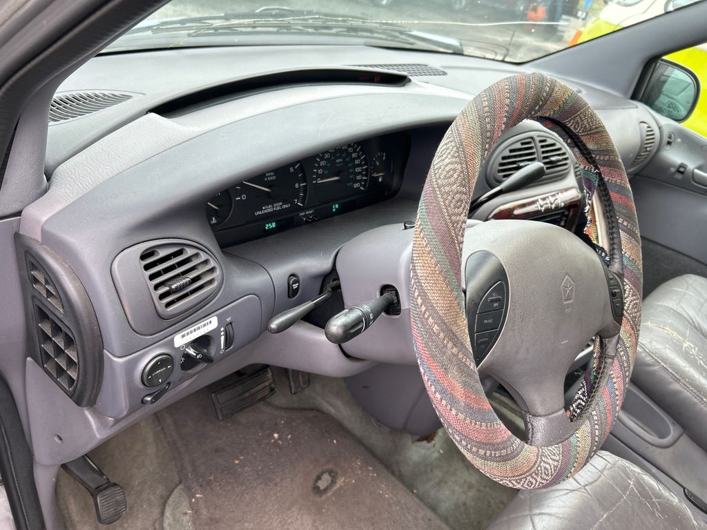 2000 Chrysler Town and Country 10