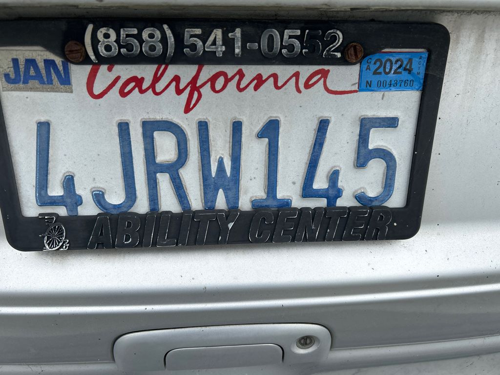 2000 Chrysler Town and Country 11