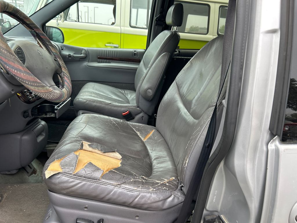 2000 Chrysler Town and Country 7