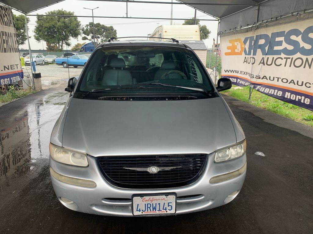 2000 Chrysler Town and Country 5