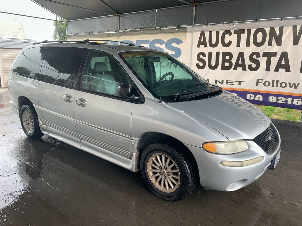 2000 Chrysler Town and Country 0