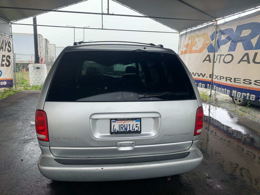 2000 Chrysler Town and Country 6