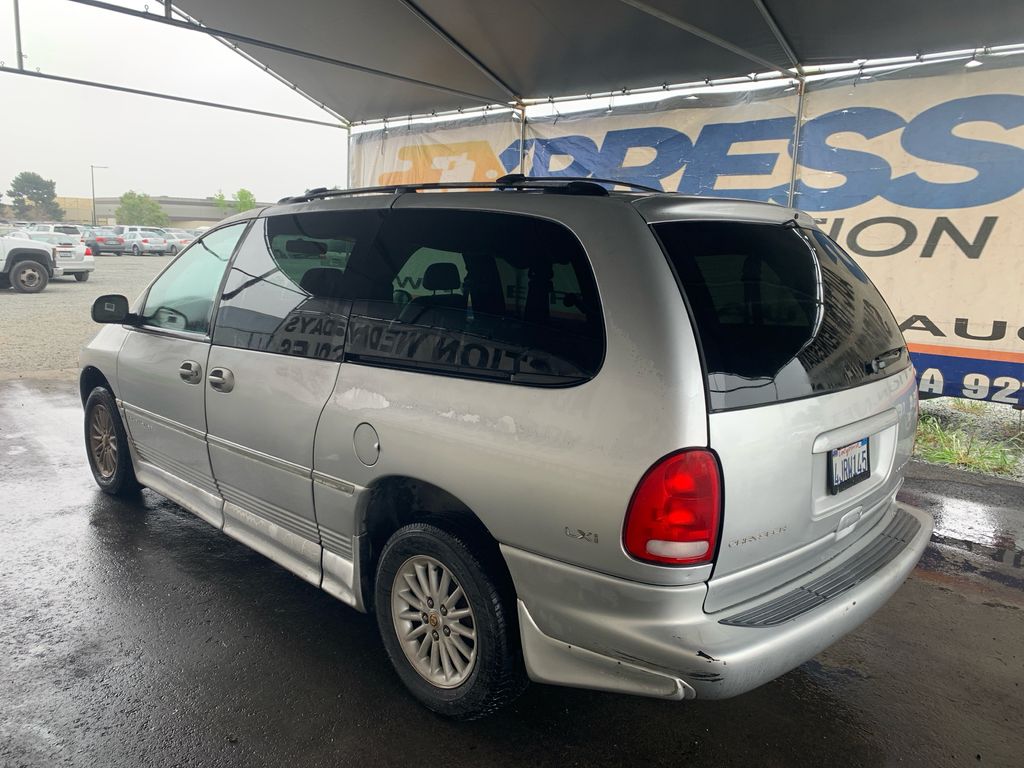 2000 Chrysler Town and Country 2