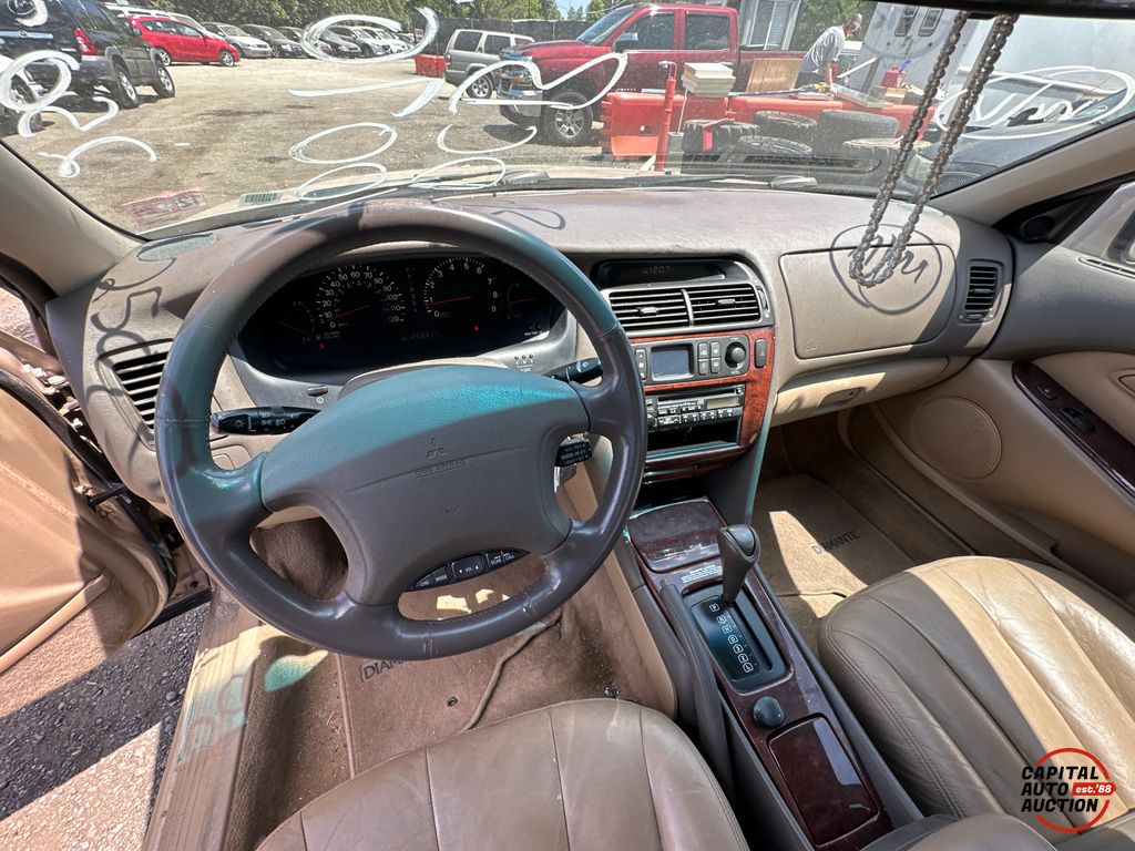 2000 Mitsubishi Diamante 10