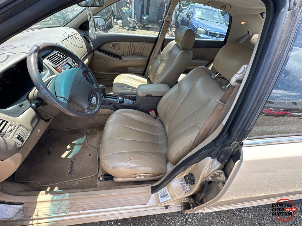 2000 Mitsubishi Diamante 7