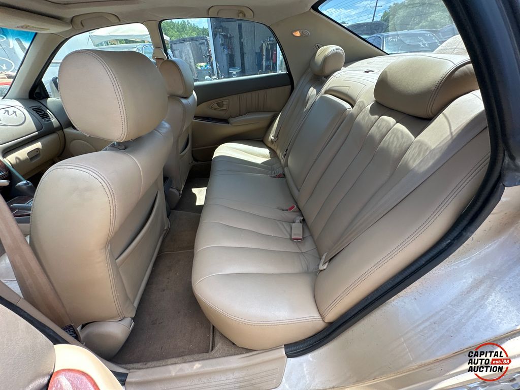 2000 Mitsubishi Diamante 8
