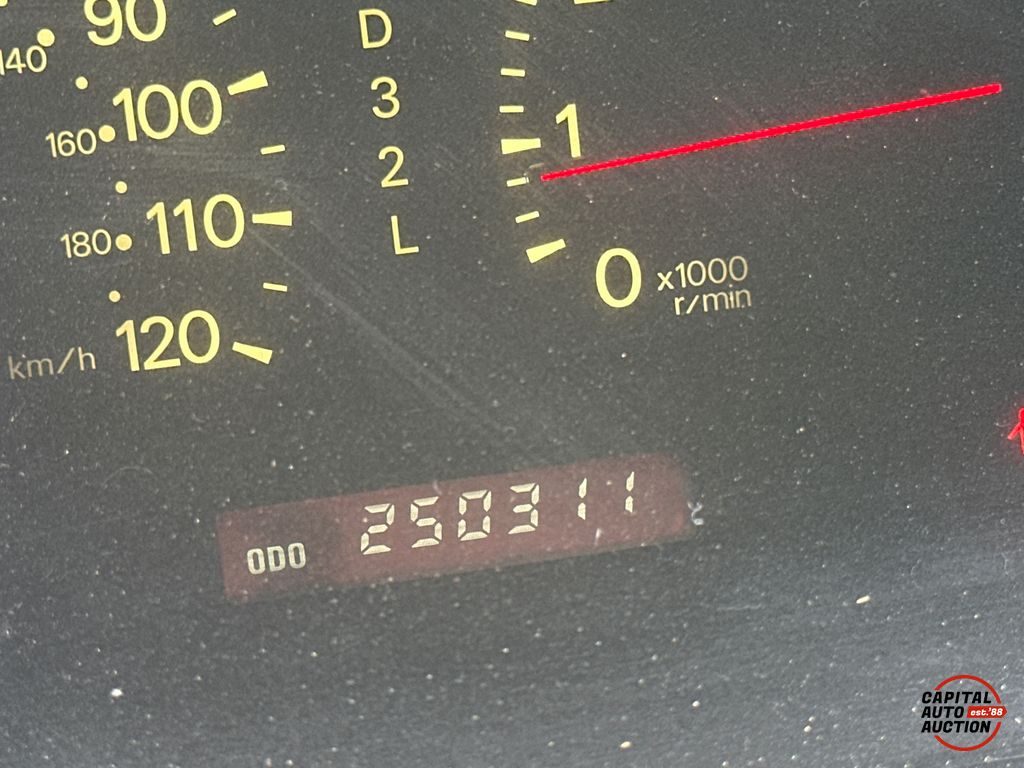 2000 Mitsubishi Diamante 4