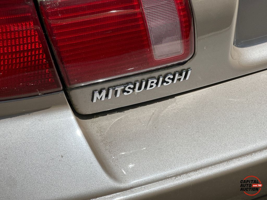 2000 Mitsubishi Diamante 11