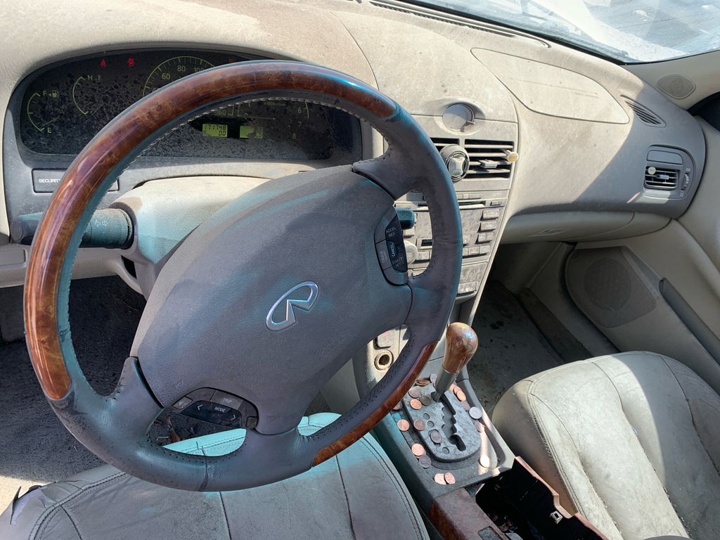2002 Infiniti I35 10