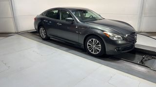 2011 Infiniti M56 X