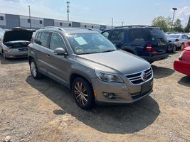 2011 VOLKSWAGEN Tiguan