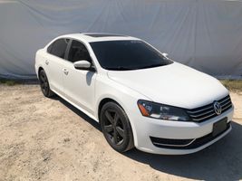 2013 VOLKSWAGEN Passat