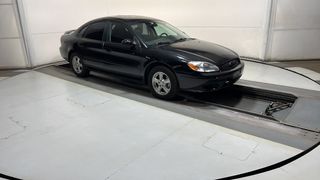 2004 Ford Taurus