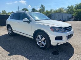 2011 VOLKSWAGEN Touareg