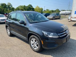 2016 VOLKSWAGEN Tiguan