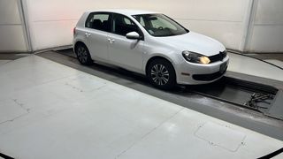 2011 VOLKSWAGEN Golf