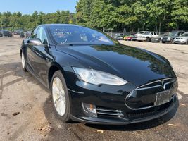 2015 TESLA Model S