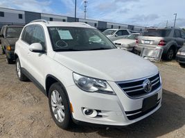 2011 VOLKSWAGEN Tiguan