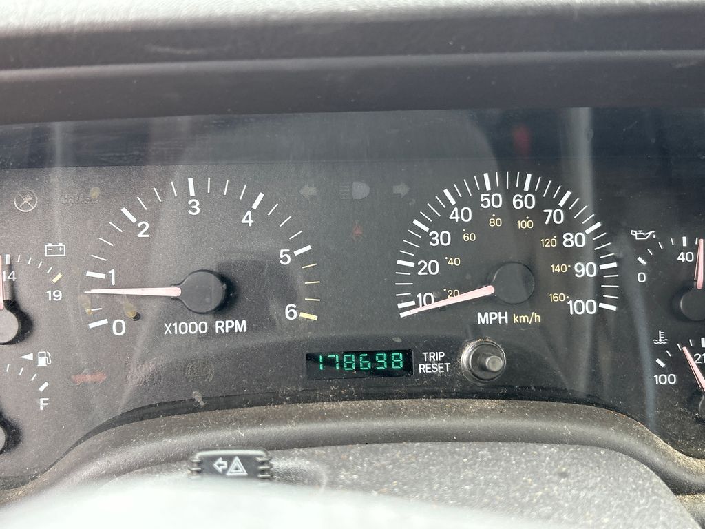 2000 JEEP Cherokee 4