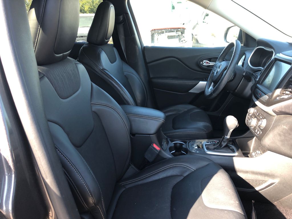2018 JEEP Cherokee 7