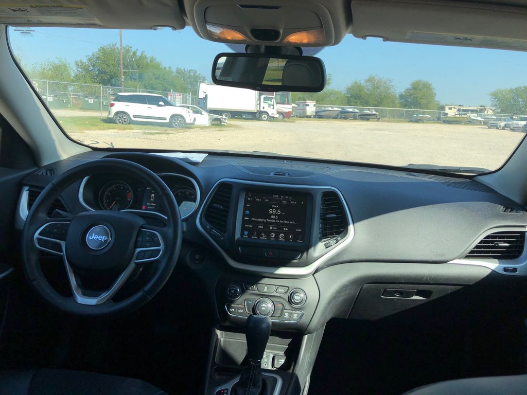 2018 JEEP Cherokee 10