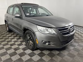 2011 VOLKSWAGEN Tiguan