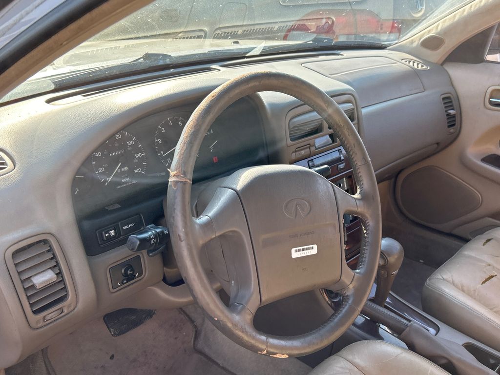 1997 Infiniti I30 10
