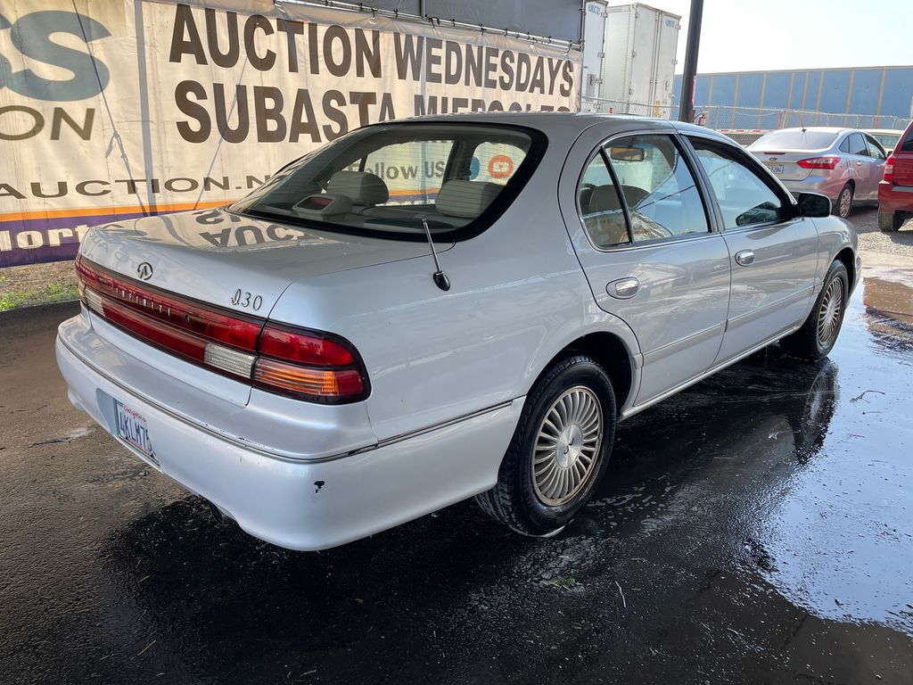 1997 Infiniti I30 3