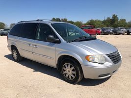 2005 Chrysler Town and Country