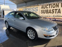 2010 VOLKSWAGEN Passat