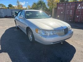 2000 Lincoln Town Car