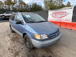 2000 Toyota Sienna