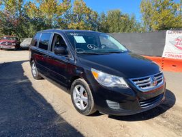 2011 VOLKSWAGEN Routan