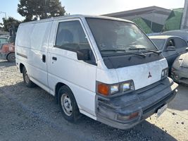 1990 Mitsubishi Vanwagon