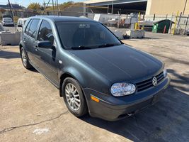 2004 VOLKSWAGEN Golf