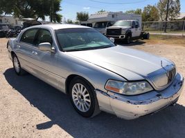 2004 Lincoln Town Car