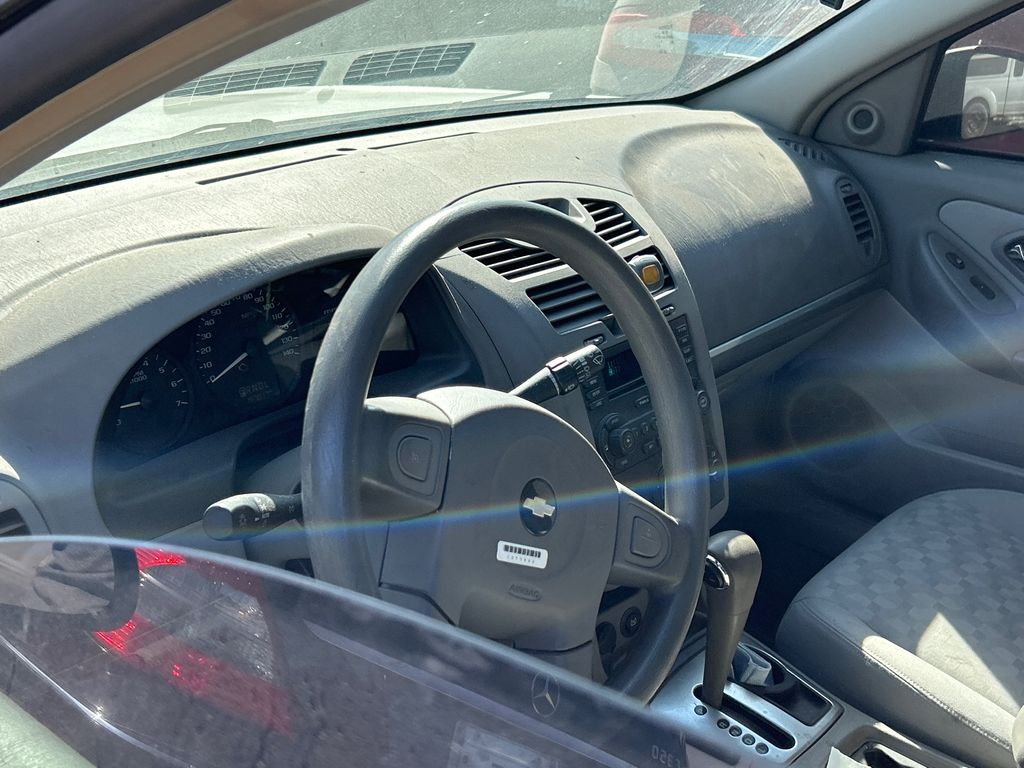 2005 Chevrolet Malibu Maxx 10