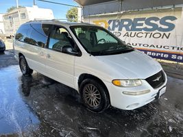 1999 Chrysler Town and Country