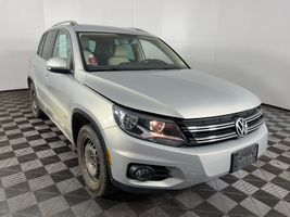 2012 VOLKSWAGEN Tiguan