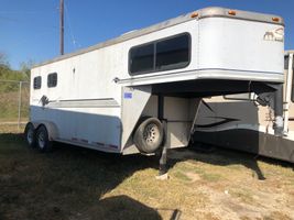 1998 Sundowner Horse Trailer